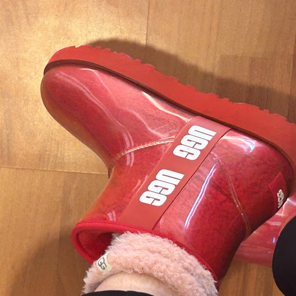 RED UGGS WATERPROOF - Picture 5 of 6